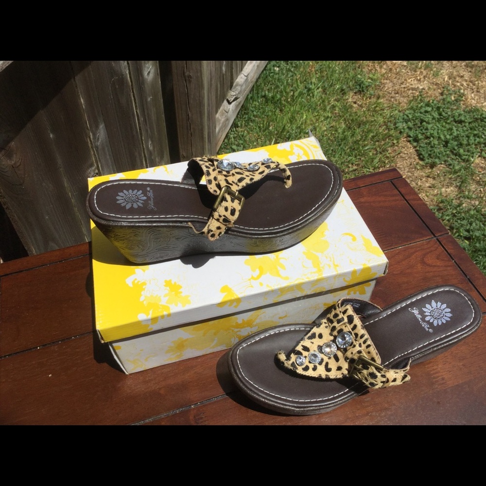 SHOES - Picture 5 of 7